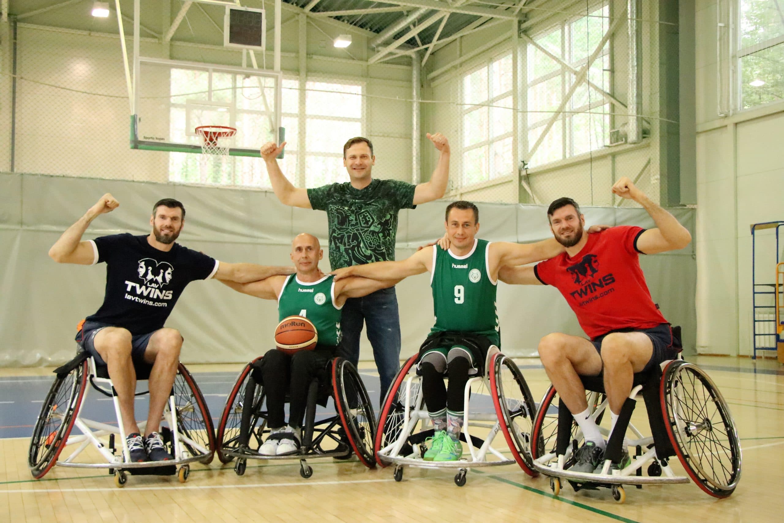 Paralimpinis iššūkis: broliai Lavrinovičiai prieš brolius Skučus vežimėlių krepšinyje