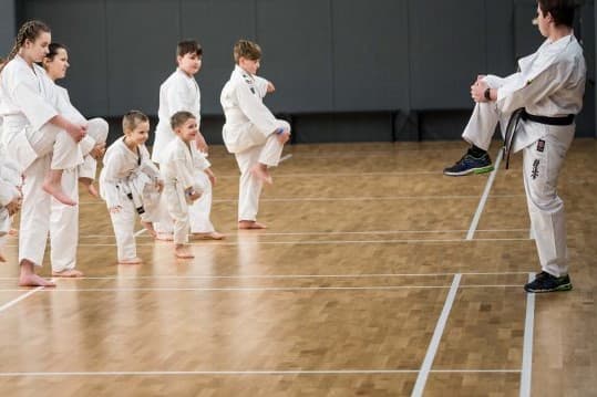 Turintiems negalią vaikams – galimybė nemokamai treniruotis karatė