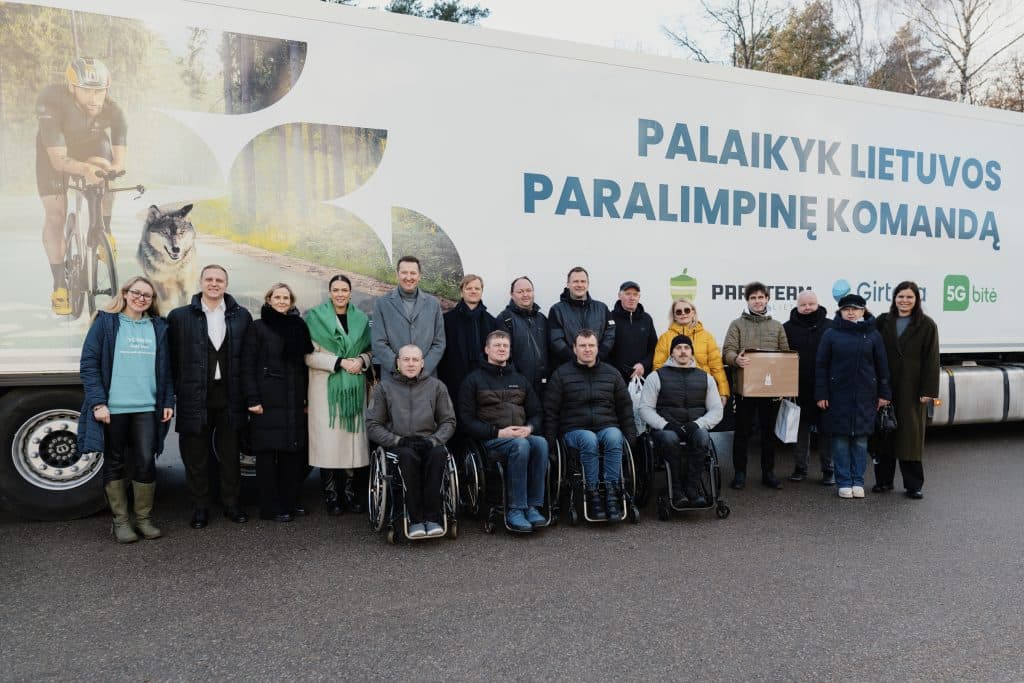 Žmonių su negalia sporto klubams – paralimpinio judėjimo rėmėjų dovanų lietus