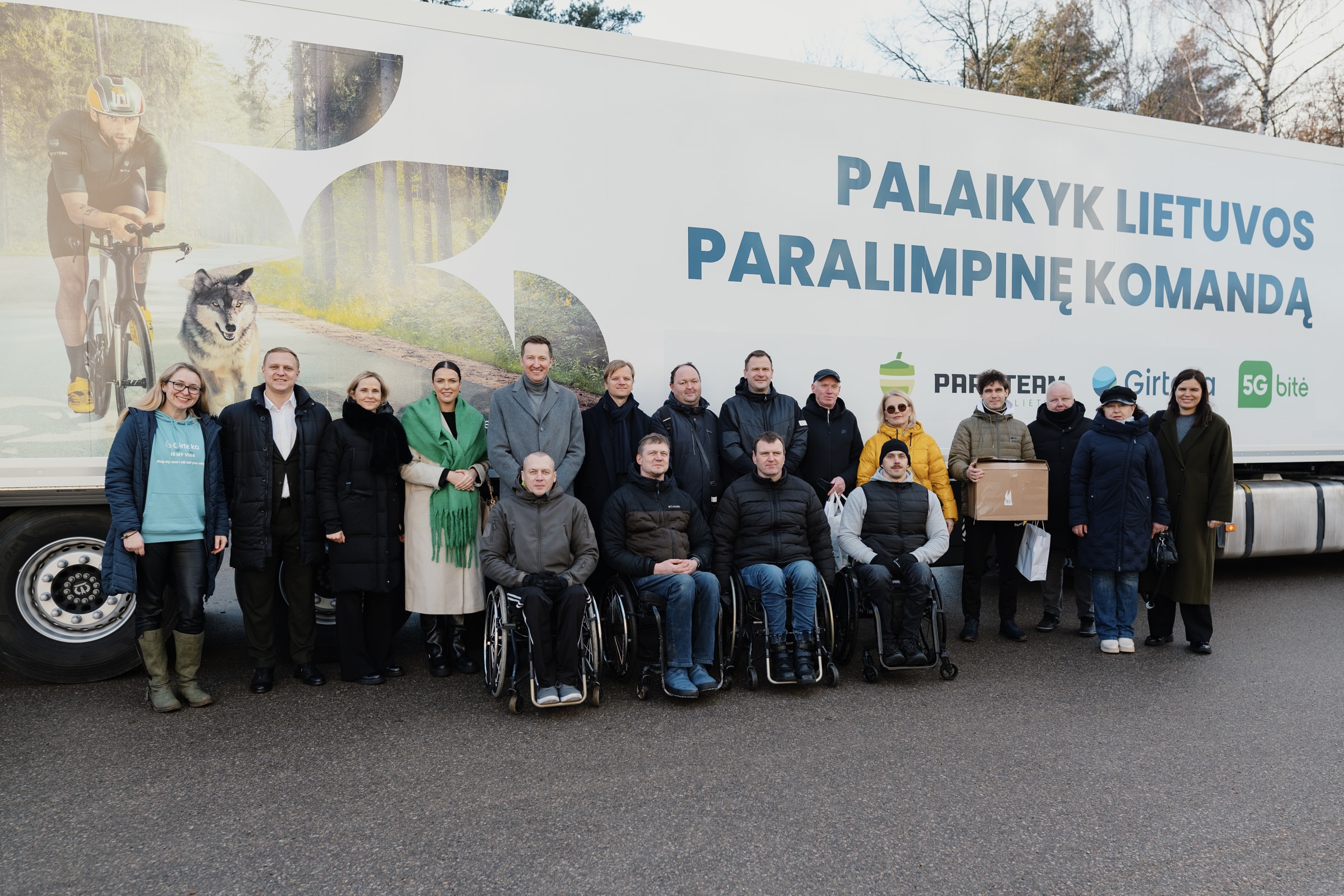Žmonių su negalia sporto klubams – paralimpinio judėjimo rėmėjų dovanų lietus