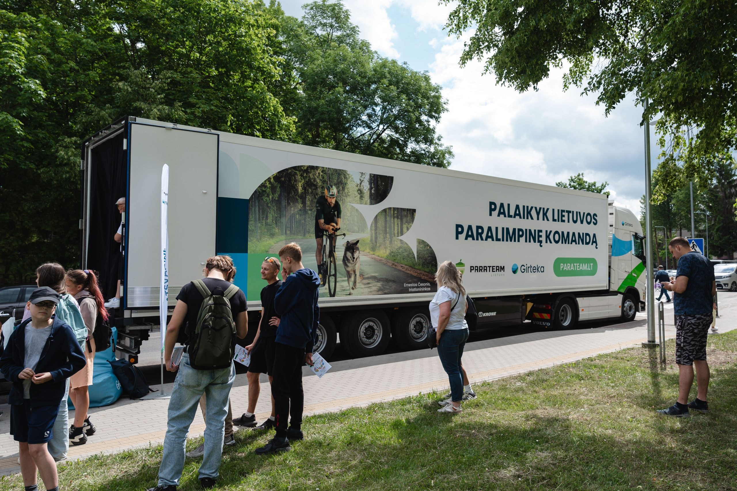 Paralimpinėje pamokų dienoje – smagios pramogos, įtraukiančios edukacijos ir dovanos vaikams