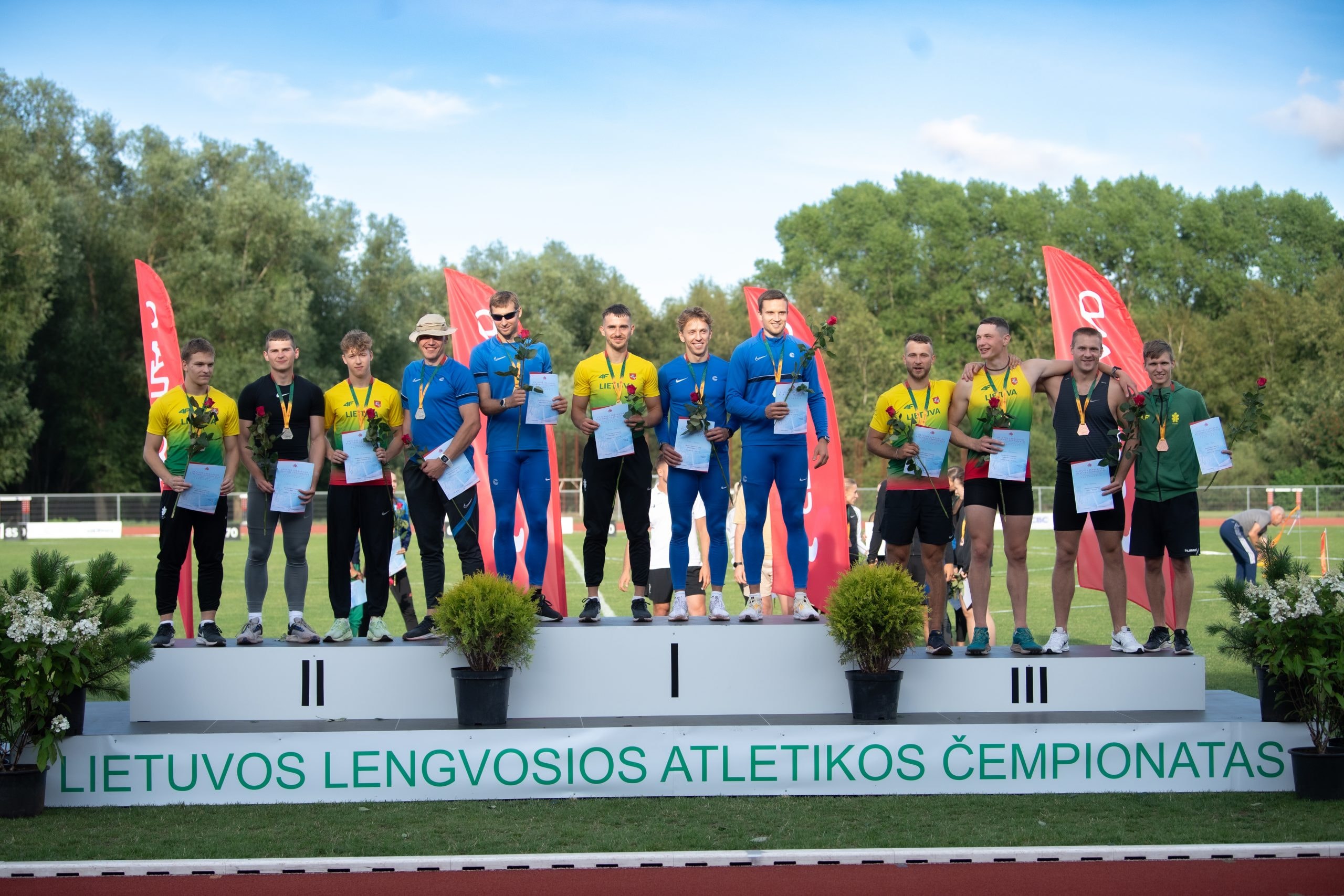 Paraatletai lengvosios atletikos čempionate: medalis, sporto meistro vardas ir rekordai