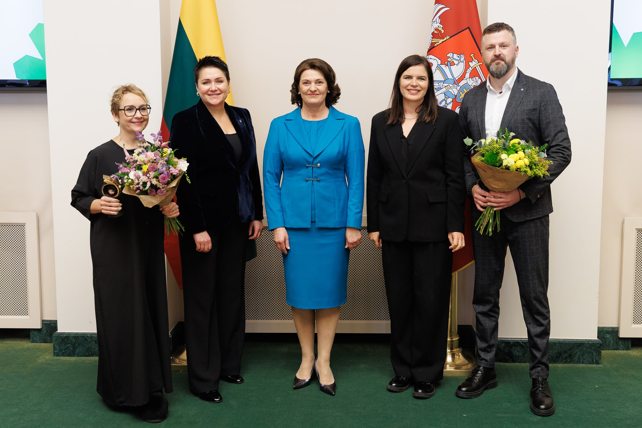 Atpildas už sunkų darbą – vaikų apkabinimai